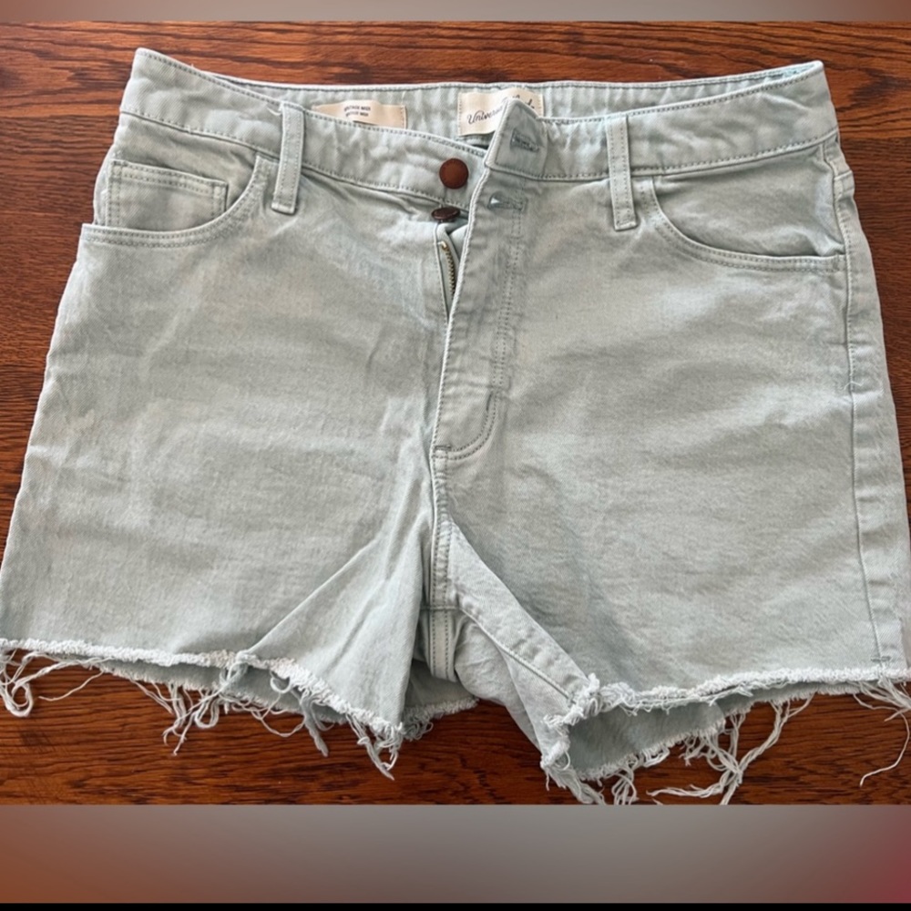 Universal threads green shorts